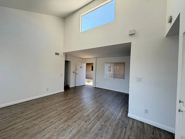 Midvale Los Angeles Apartments LLC — Photo 14