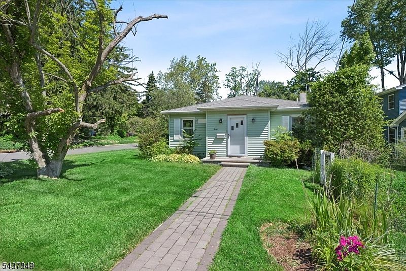 1st image of 40 Maple Ln