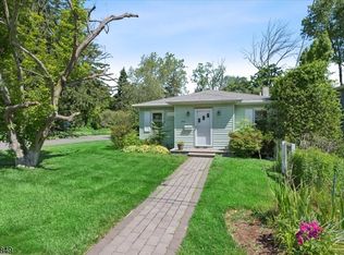 40 Maple Ln, Lake Hiawatha, NJ 07034