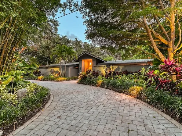 1642 Shoreland Dr, Sarasota, FL 34239