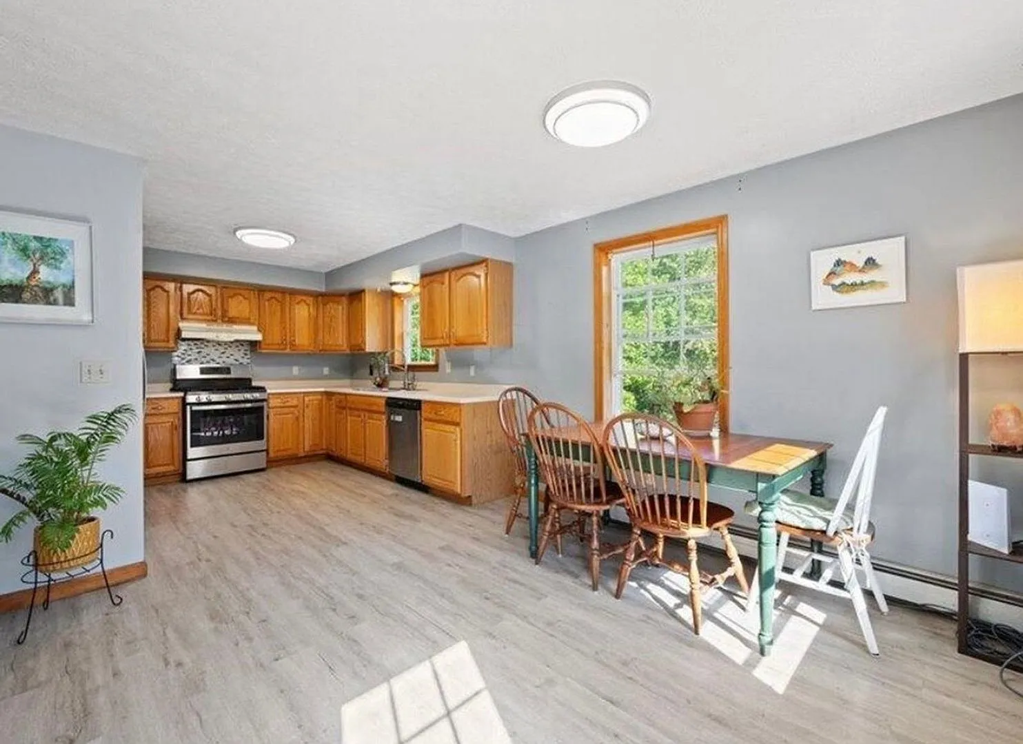 Charming 3BR House in Searsmont — Photo 2