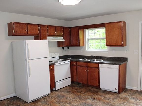 2nd image of 2963-2965-2967 Landmark Ct NE #2965