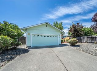 1356 Moon Glo Dr, Grants Pass, OR 97527