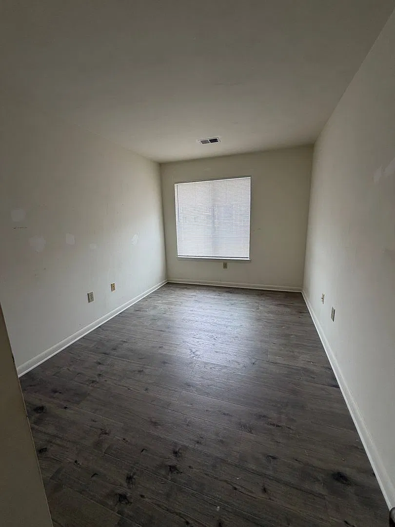 Updated Top Floor Apartment Near Virginia Tech — Photo 3