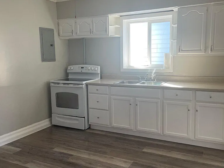 219 Hiawatha Ave — Photo 7