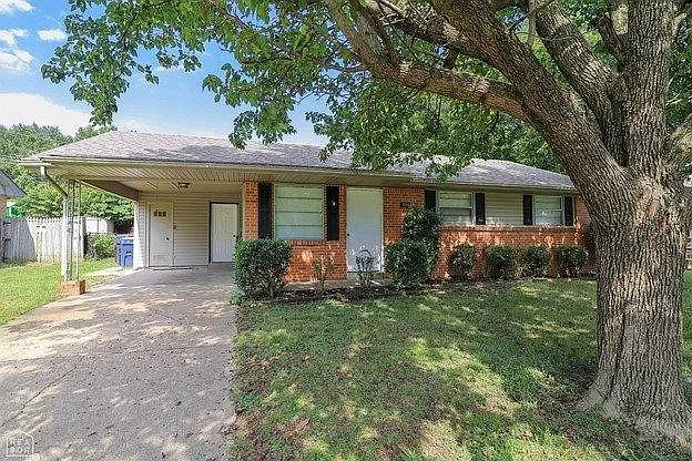 1720 Georgia Dr — Photo 7