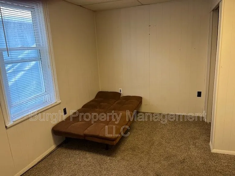 302 S 11th St — Photo 9