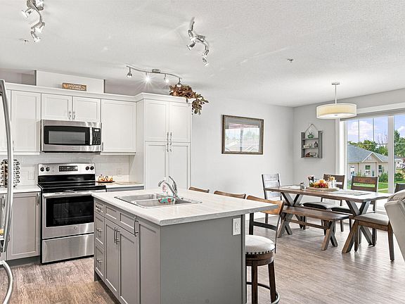 3rd image of 4110 43rd Ave #104