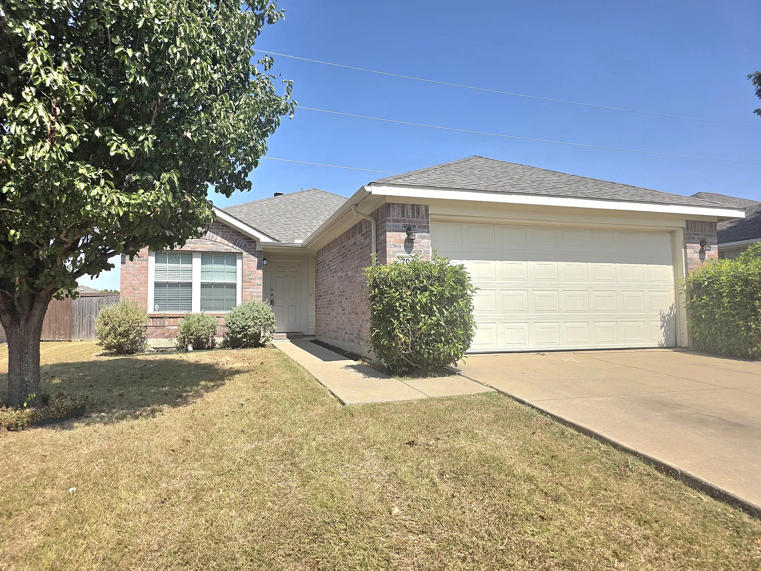3 bed, 1385 sqft, $1,995 — Photo 1