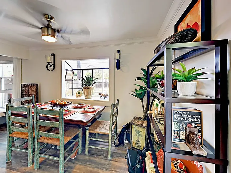2458 Santa Ana Ave — Photo 10