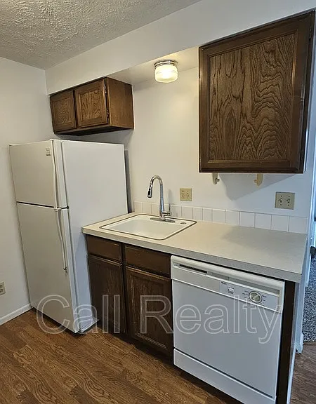 2815 E 27th Ave — Photo 5