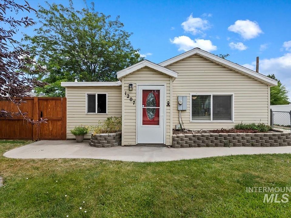 1st image of 1207 W Willow Ave
