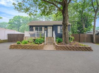 222 Blue Point Rd, Farmingville, NY 11738