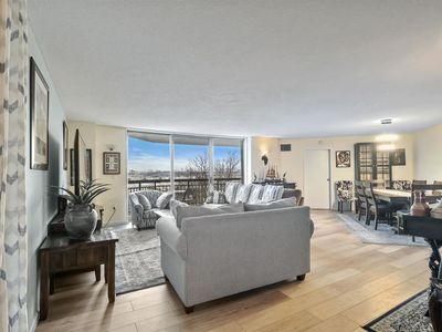 417 Harmon Cove Tower #417, Secaucus, NJ, 07094