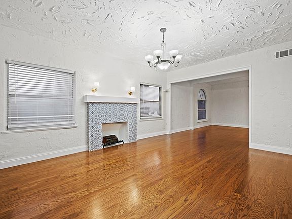 4th image of 933 Green Street