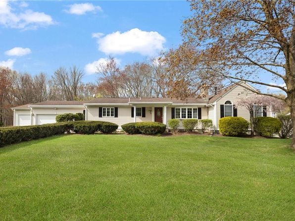 30 Forest View Dr, Cumberland, RI 02864