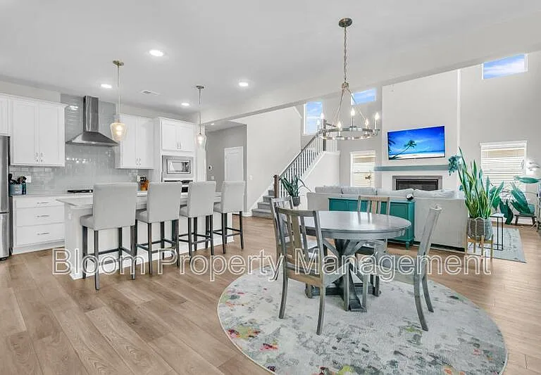 451 Carrara Dr — Photo 15