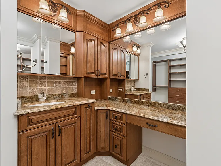 200 E Delaware Pl #4DE — Photo 33