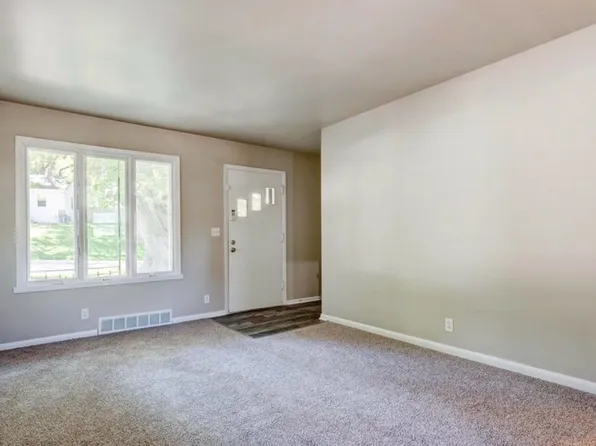 5806 Sahler St, Omaha, NE 68104