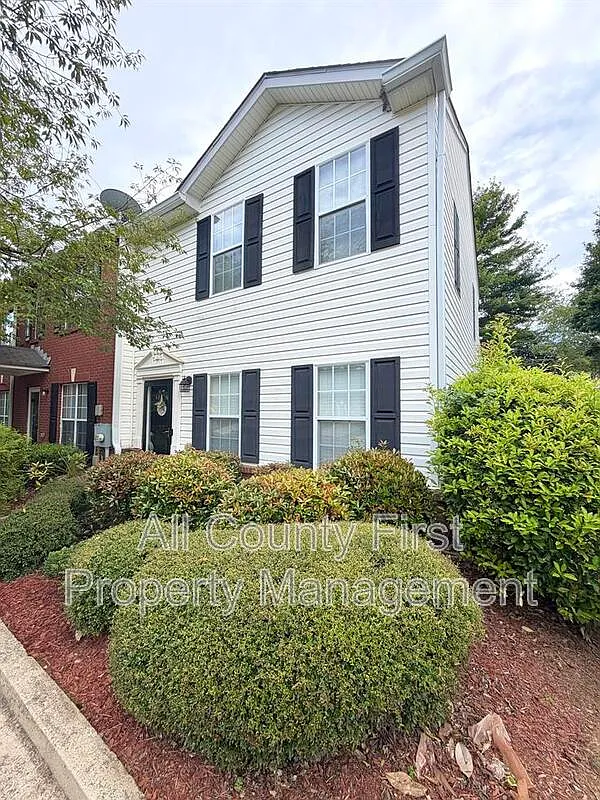 2 bed, 1.5 bath, 1280 sqft, $1,570 — Photo 2