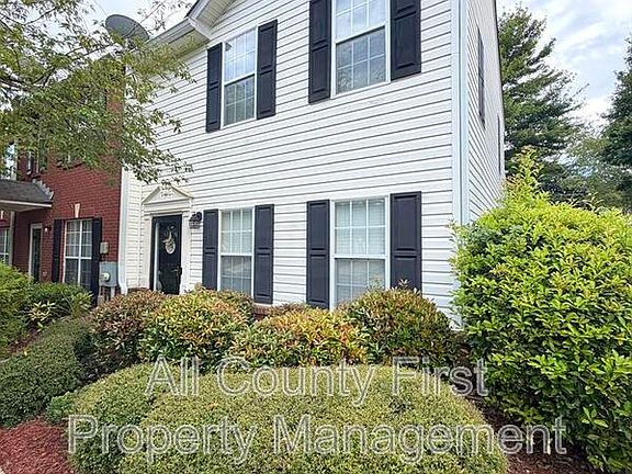 2nd image of 5867 Strathmoor Manor Cir