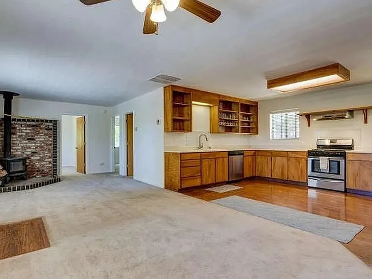 4180 Northwood Dr — Photo 2
