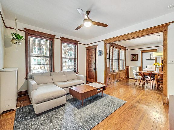 2nd image of 2053 W Byron St #1E