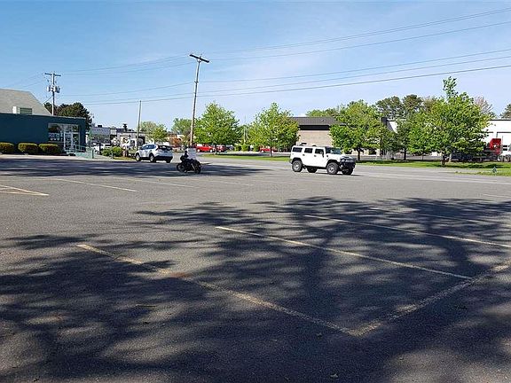 2nd image of 114 Railroad Ave
