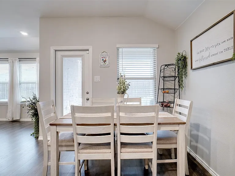 104 Omaha Ln — Photo 11