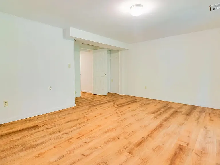 5494 Endicott Ln — Photo 4