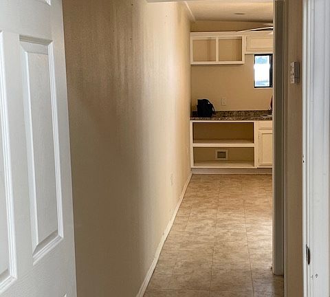 3rd image of 428 S Texas Ave #11