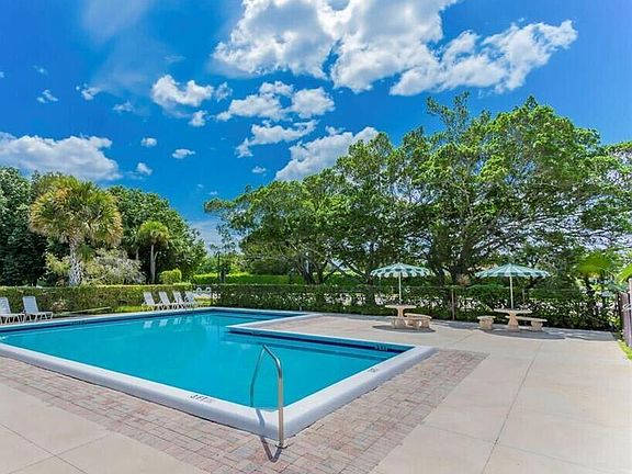 2nd image of 454 Lakeview Drive #1