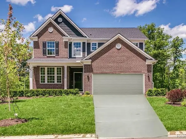 2822 Trillium Hills Dr, Commerce Township, MI 48382