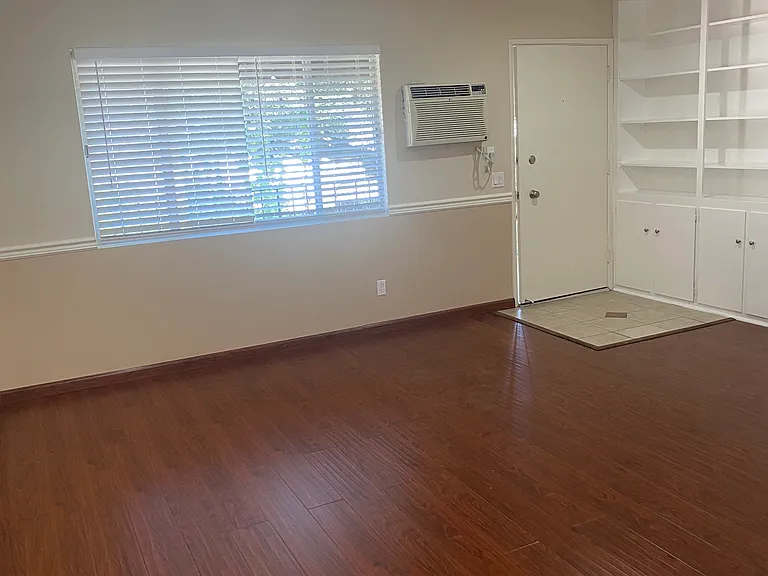 737 E Pine St #11 — Photo 9
