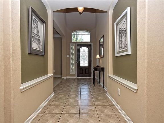 3rd image of 221 Tulip Trail Bnd