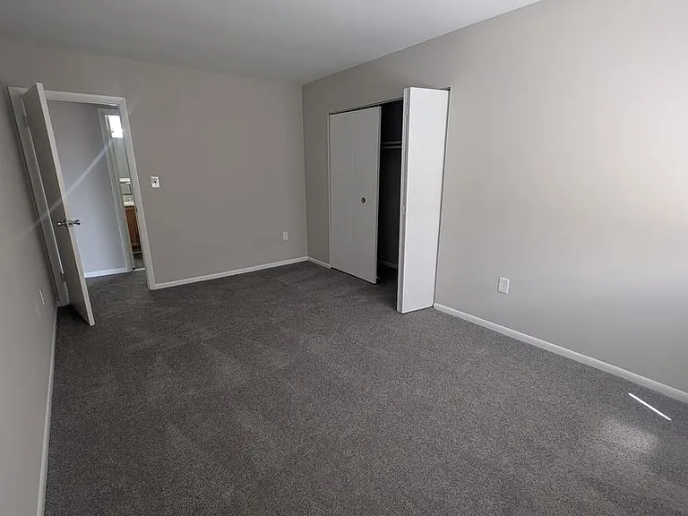 4001 Clarks Ln — Photo 4