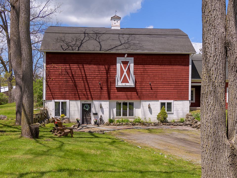 Looks like the country-- located right in the village of Pittsford. 

Looks like the country -- located right in the village of Pittsford, minutes to the Erie Canal.