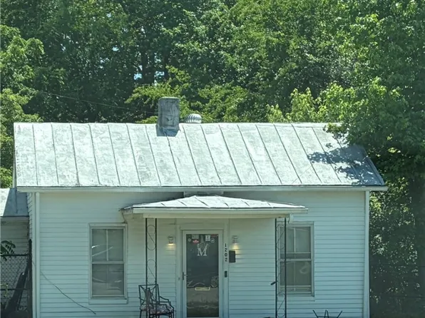 1202 Wilcox St, Petersburg, VA 23803