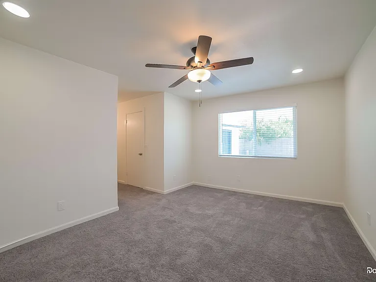 3412 N 89th Ave — Photo 12