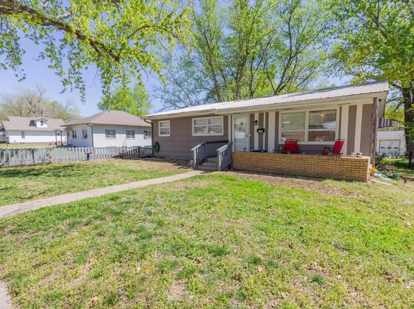 606 Washington St, Clay Center, KS 67432