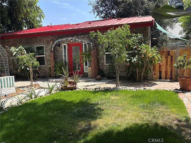 1802 N Raymond Ave — Photo 4