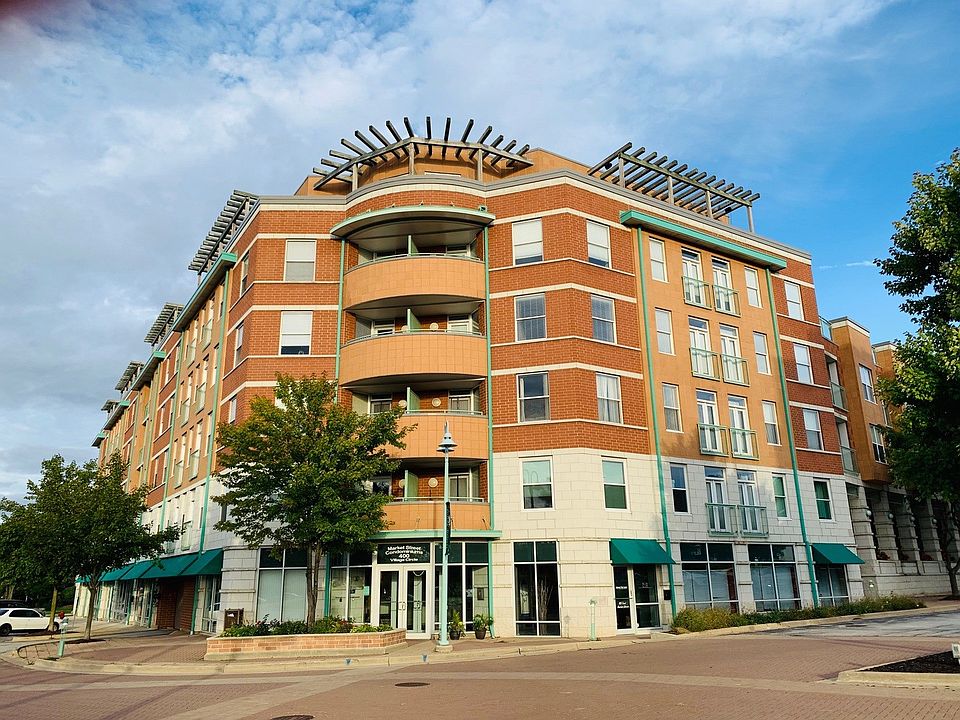 Front view / Building