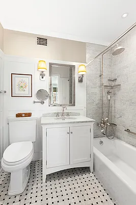 Sold by The SIMPLE Real Estate Co | media 6