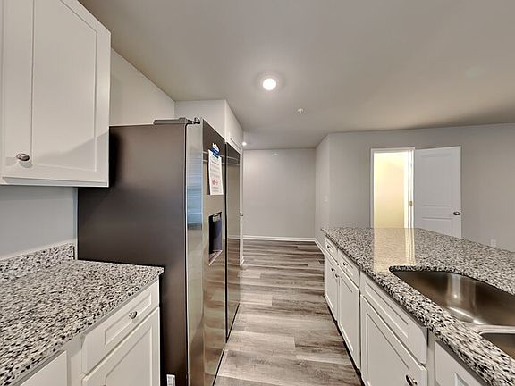 4th image of 1081 Benfield Rdg W