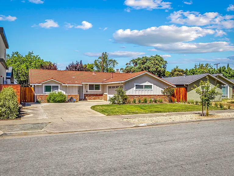 4623 Borina Dr — Photo 3
