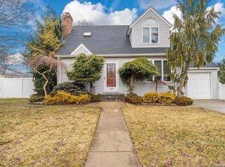 1685 Elsie Ave, Merrick, NY 11566