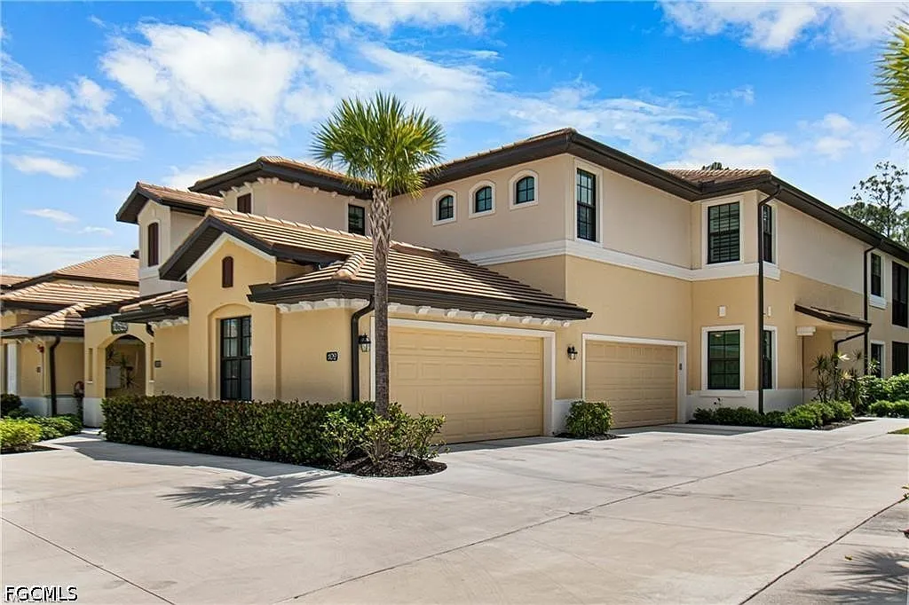 3 bed, 2.0 bath, 1722 sqft, $5,500 — Photo 1