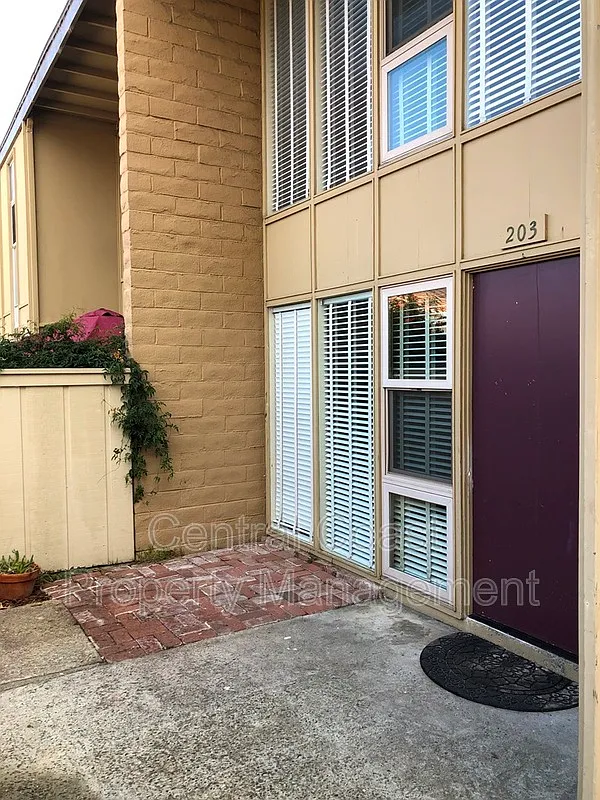 Anchor Oaks — Photo 1