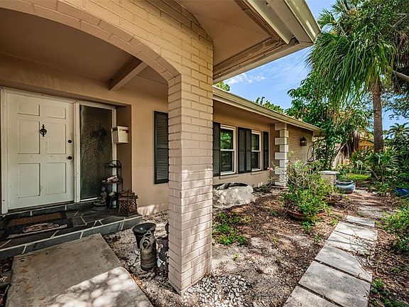 3rd image of 5230 VENETIAN BOULEVARD NE