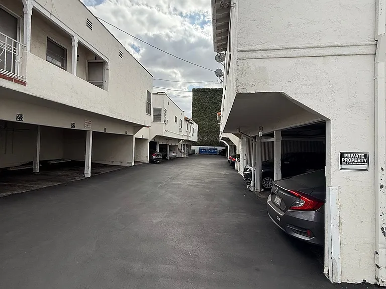 Evans Apartments — Photo 6